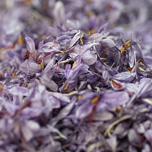 photo of saffron drying in the sun
