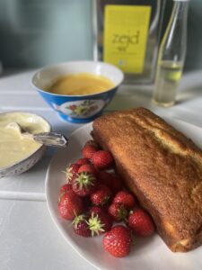 yoghurt cake with lemon curd